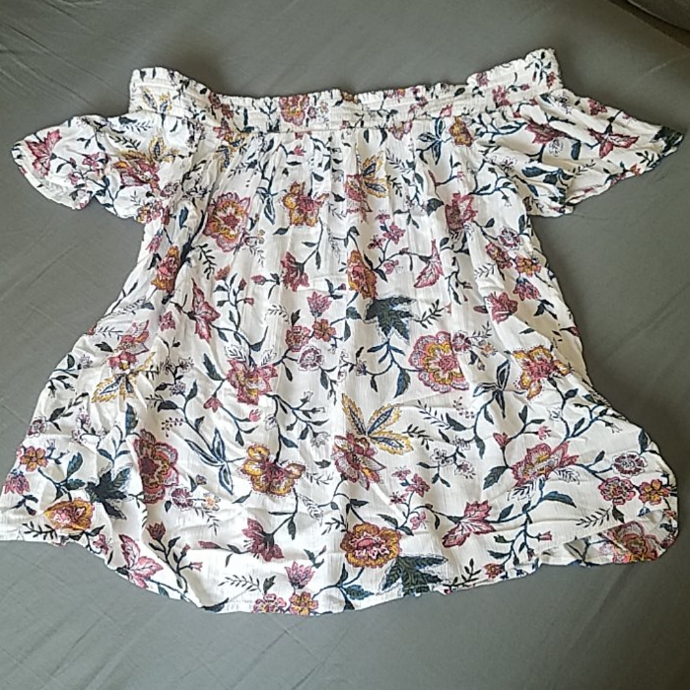 Flowy flower top